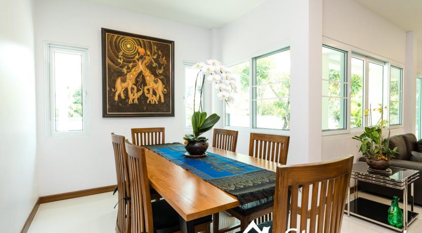 five bedroom house for rent hang dong dinnertable (7 of 21)