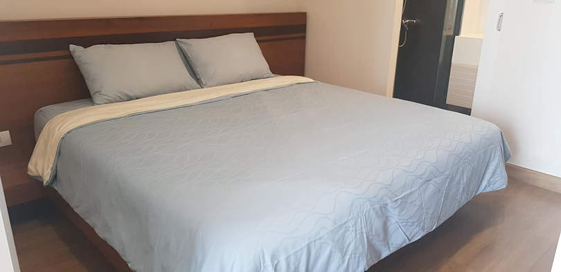 king size bed - condo for rent at the nimmana
