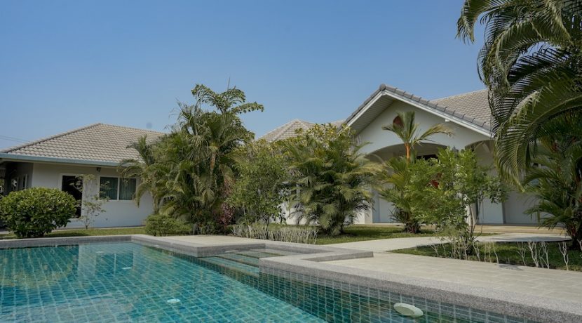 amazing pool villa for sale 8