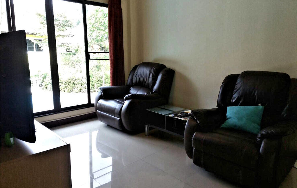 2 bedroom house with swimming pool for rent 2