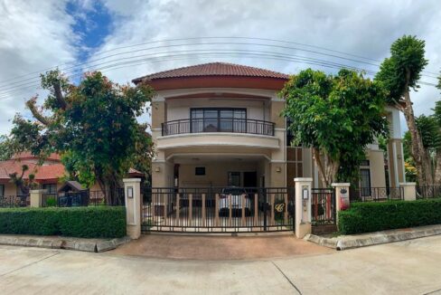 Big four bedroom family home for sale in Saraphi