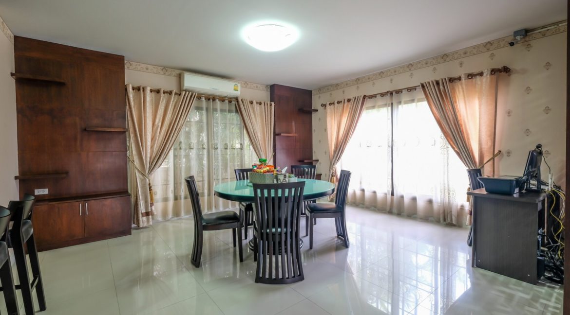 4 bedroom house for sale in saraphi 10