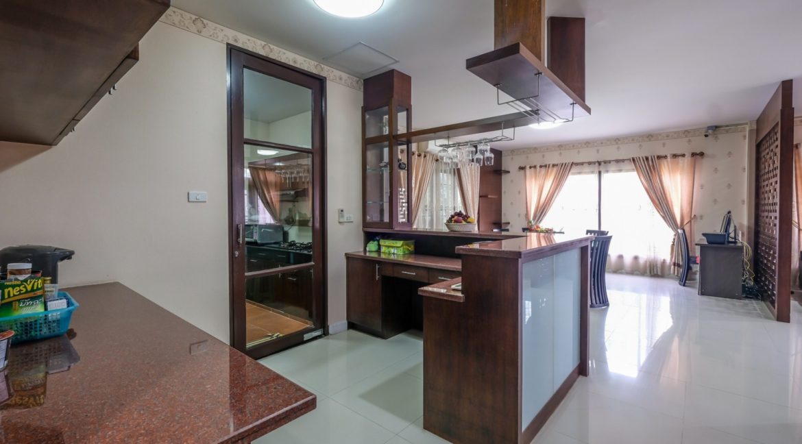 4 bedroom house for sale in saraphi 14