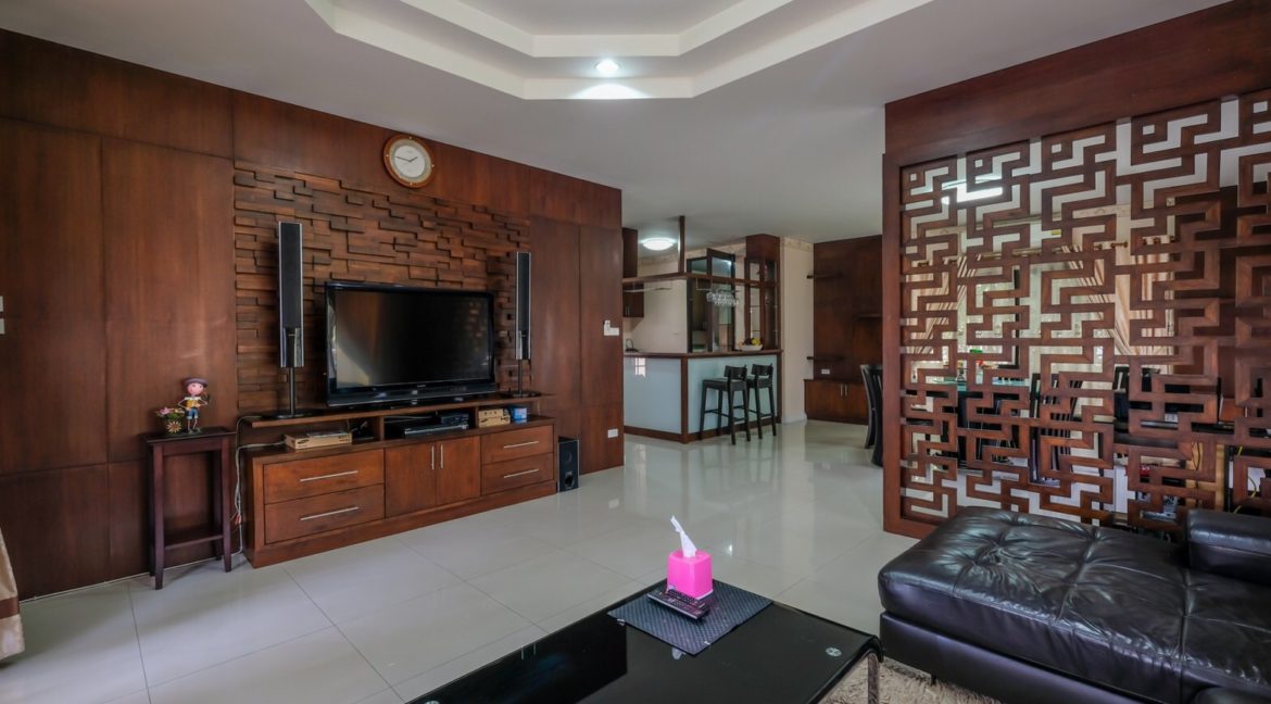 4 bedroom house for sale in saraphi 8