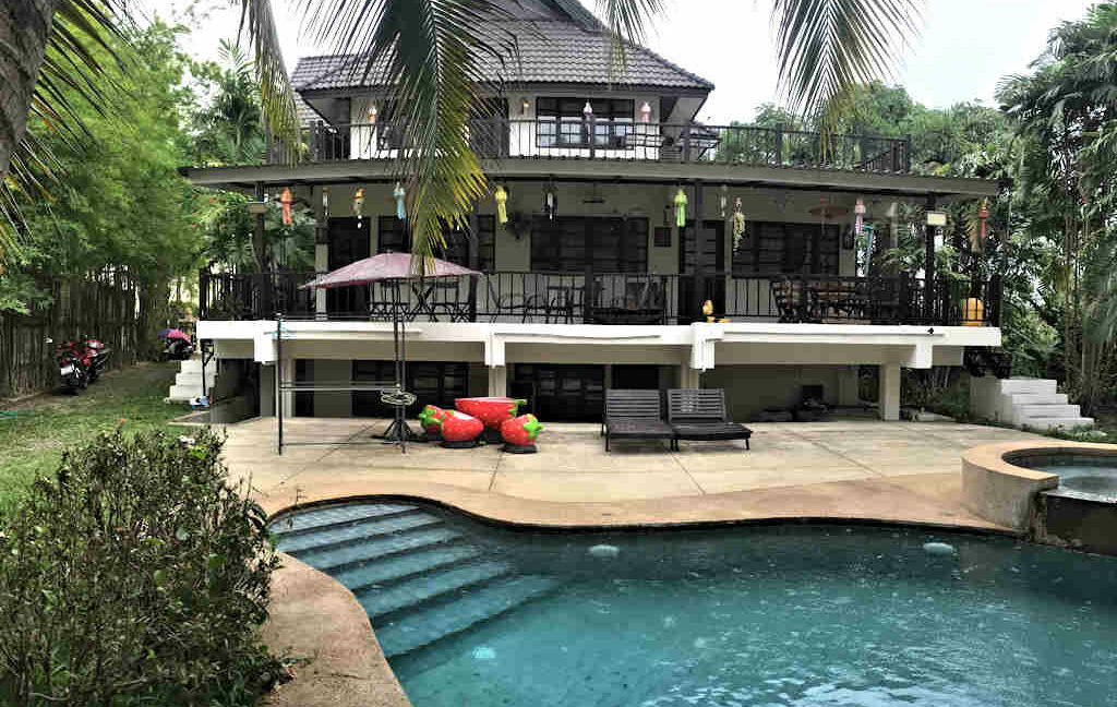 8 bedroom guest house for rent in chiang mai 22