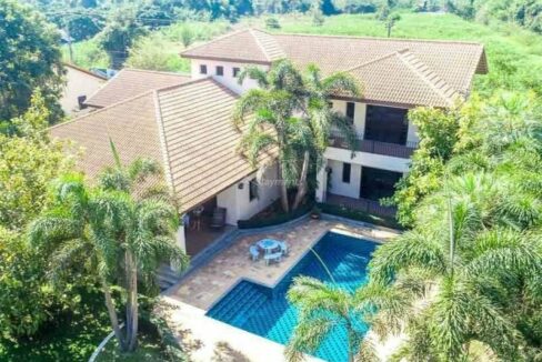 4 Bedroom Luxury Pool Villa For Sale In San Patong