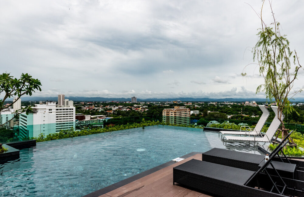 astra-condo-chiang-mai-rooftop-pool-1