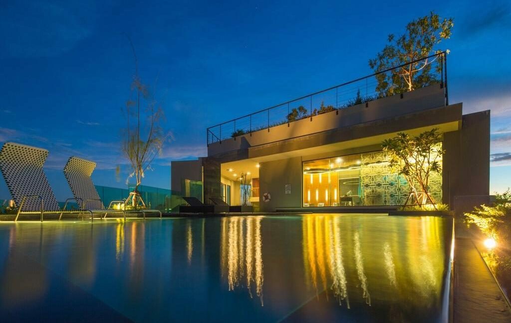 astra-condo-chiang-mai-rooftop-pool-2-1024x682