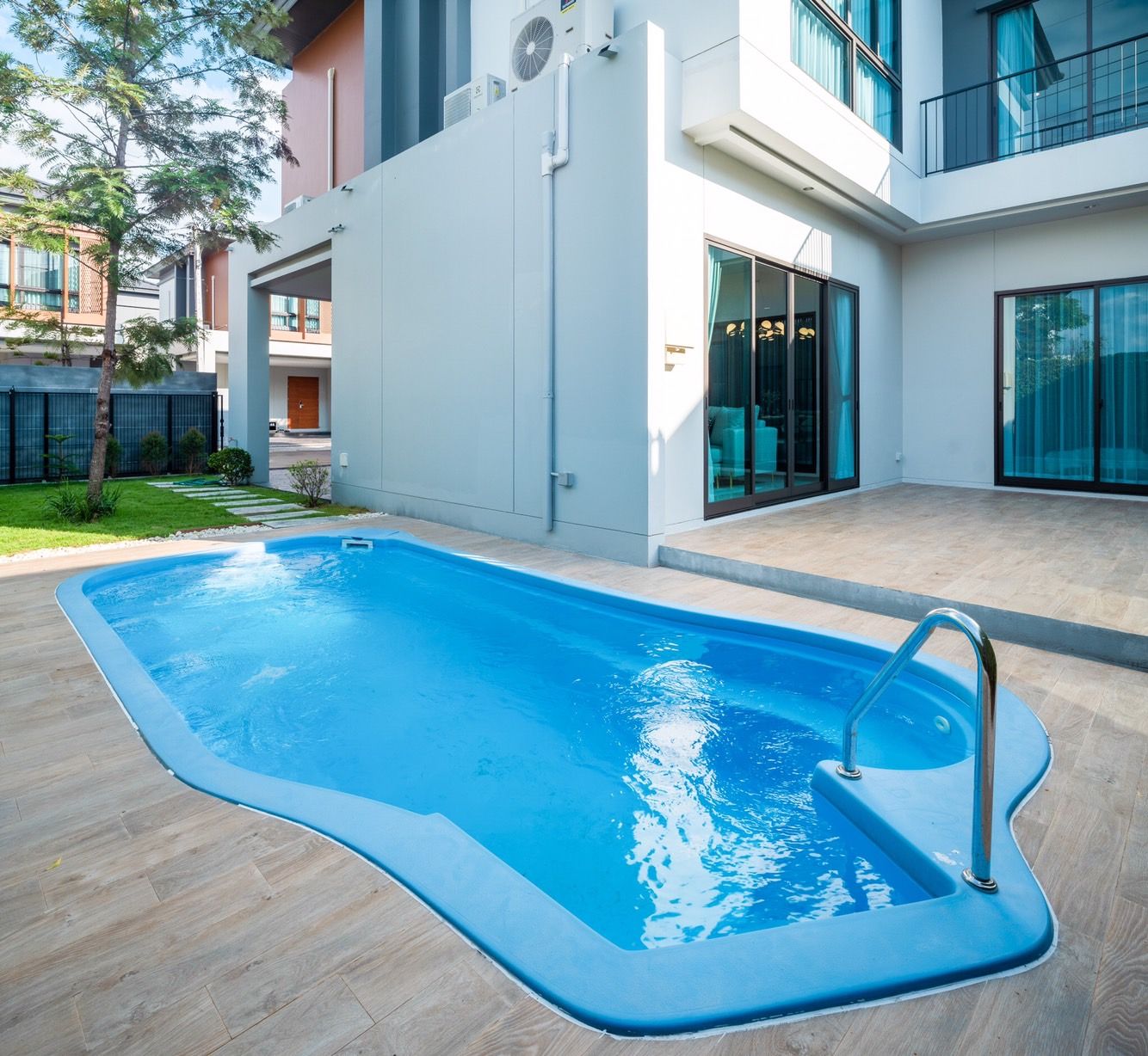 Modern Luxury Pool Villa For Rent and Sale